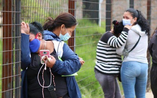 Ecuador declara estado de excepción tras motín en prisión que dejó 116 muertos
