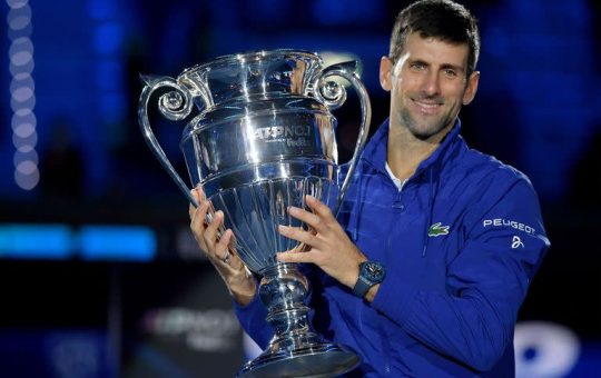 ATP Finals, en Milán: Djokovic inició la búsqueda de un título récord y celebró con el trofeo de número 1